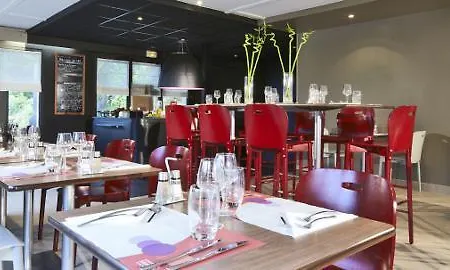 钟楼夏尔勒维勒梅兹耶尔酒店 3*