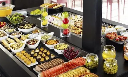 钟楼夏尔勒维勒梅兹耶尔酒店