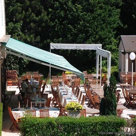 钟楼夏尔勒维勒梅兹耶尔酒店 Charleville-Mézières